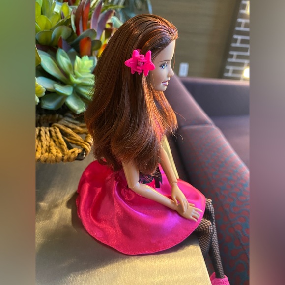 New Barbie Teresa Articulated Doll - Picture 5 of 14